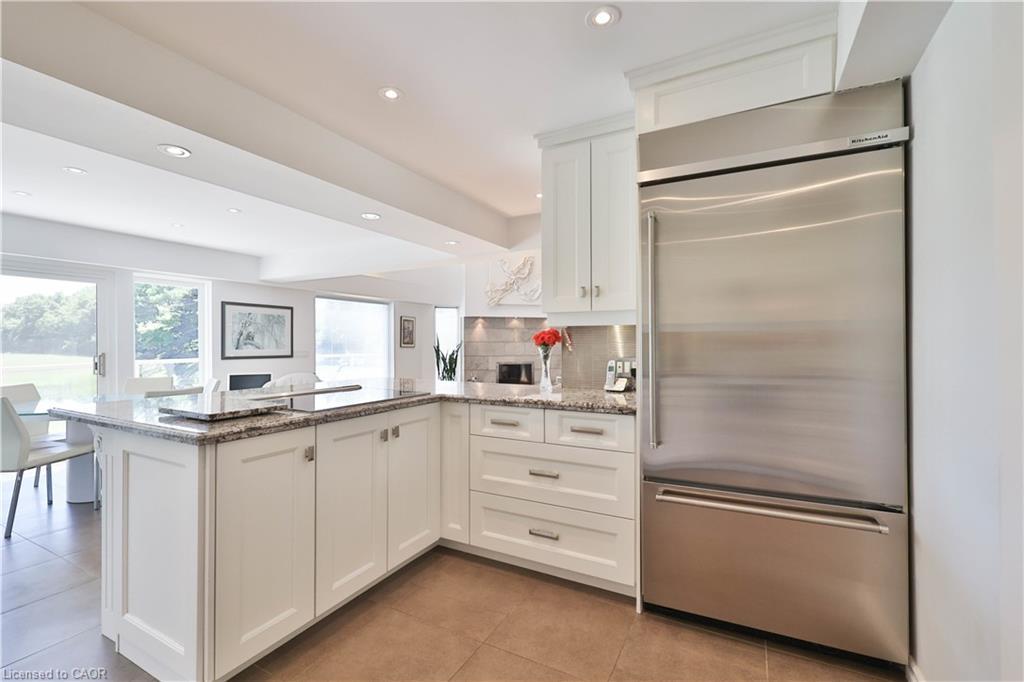 1270 1 Side Road, Burlington, ON - Indoor Photo Showing Kitchen