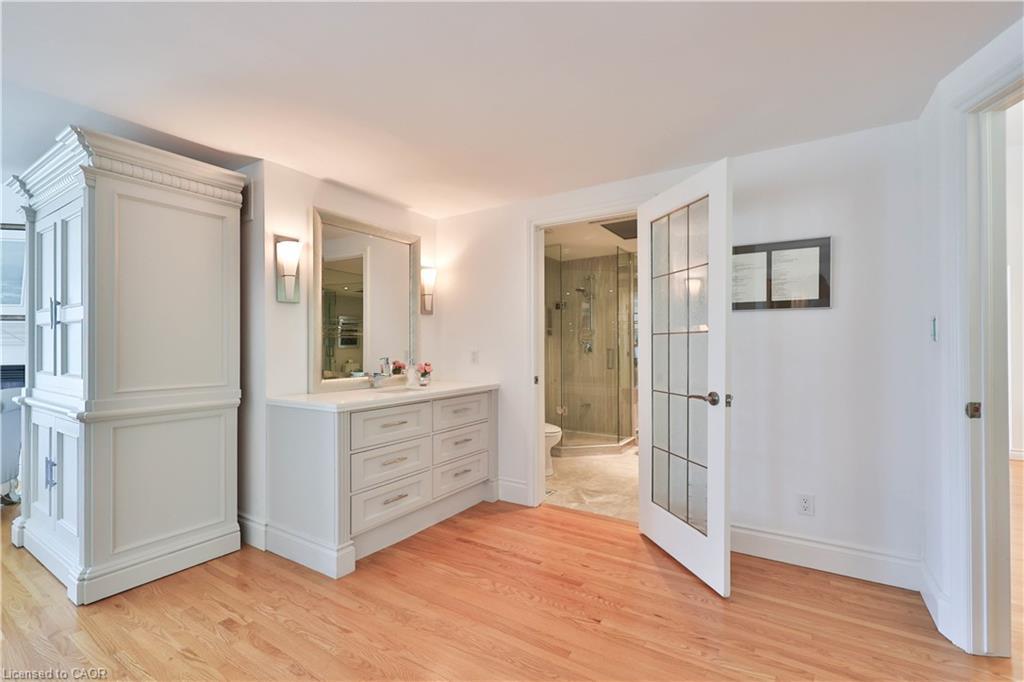 1270 1 Side Road, Burlington, ON - Indoor