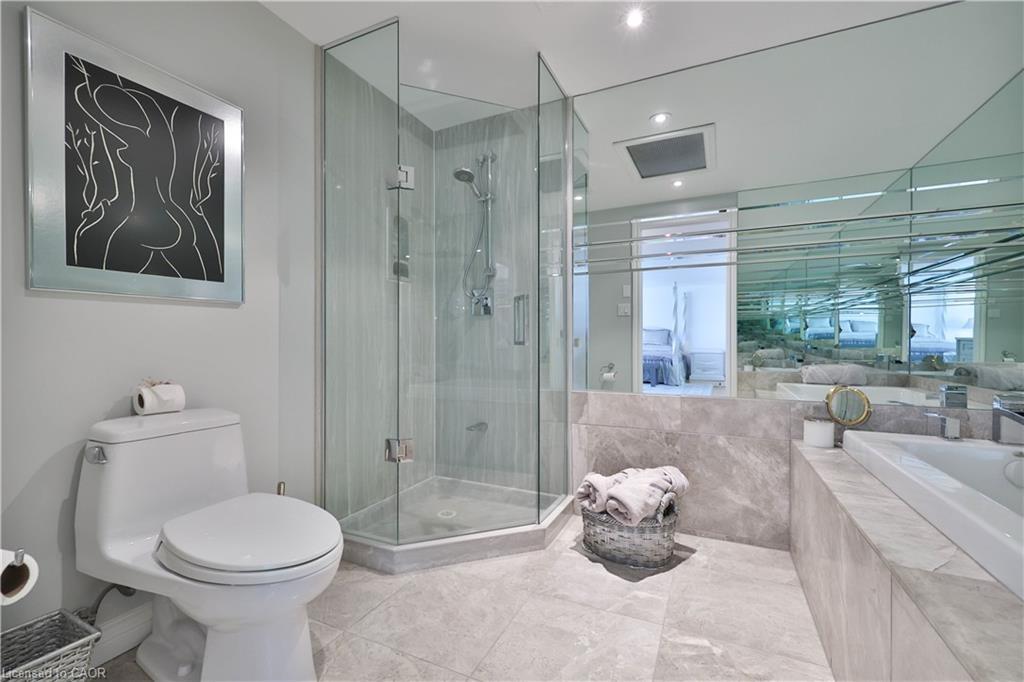 1270 1 Side Road, Burlington, ON - Indoor Photo Showing Bathroom