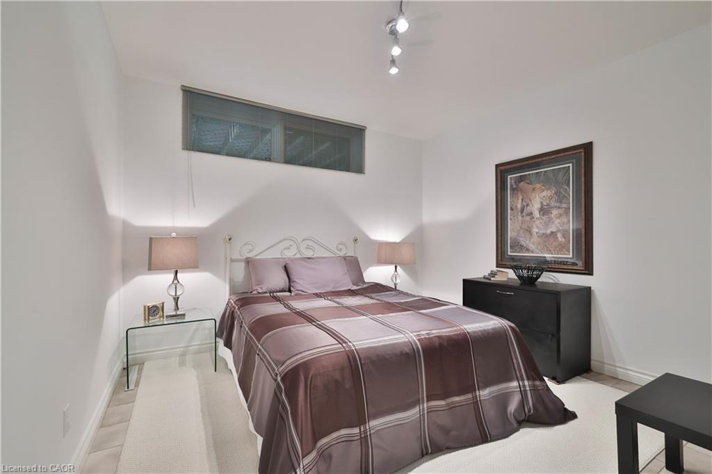 1270 1 Side Road, Burlington, ON - Indoor Photo Showing Bedroom