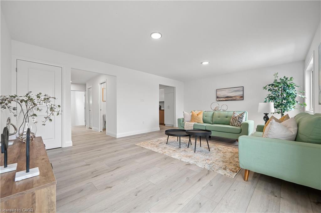 9-182 Bridge Crescent, Minto, ON - Indoor Photo Showing Living Room