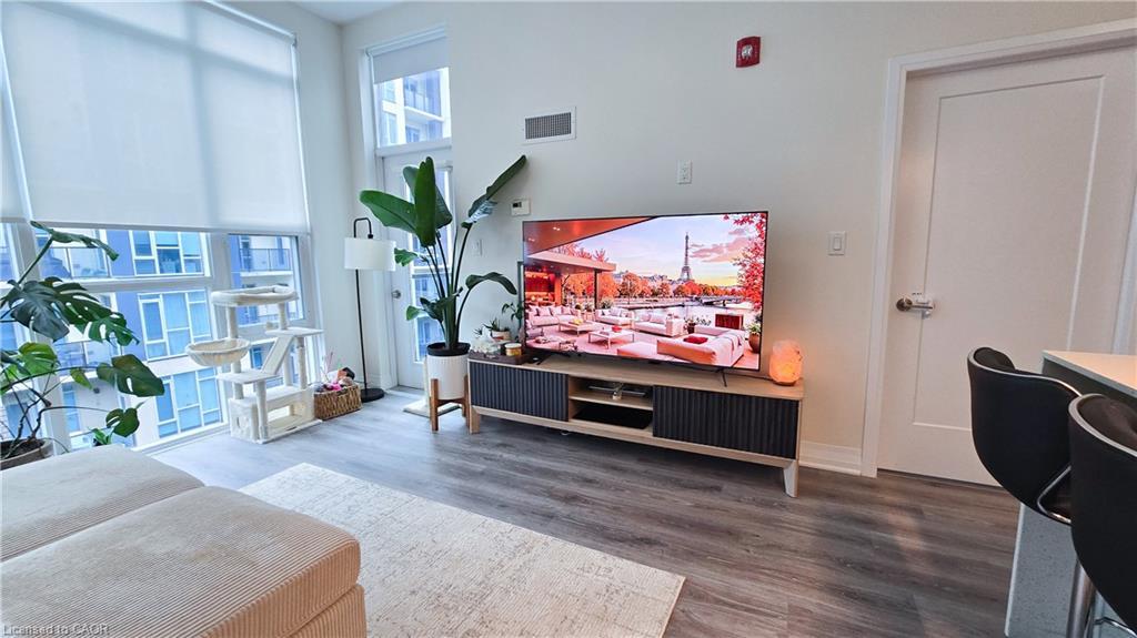 512-10 Concord Place, Grimsby, ON - Indoor