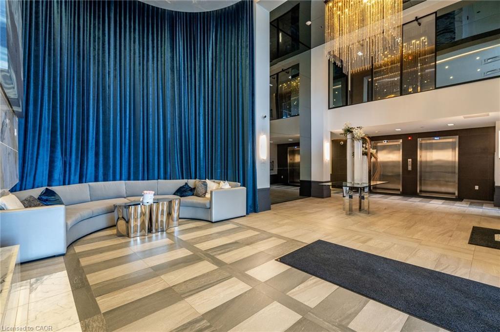 512-10 Concord Place, Grimsby, ON - With Exterior