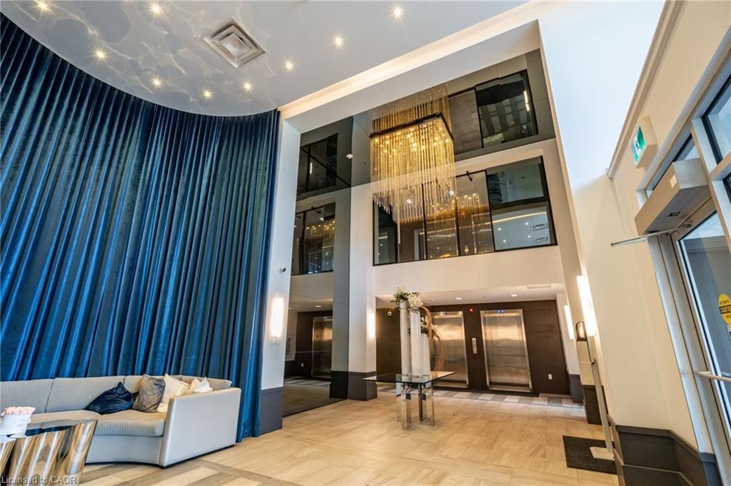 512-10 Concord Place, Grimsby, ON - Indoor Photo Showing Other Room