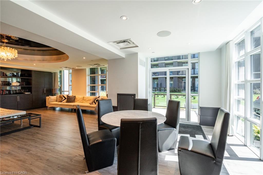 512-10 Concord Place, Grimsby, ON - Indoor Photo Showing Dining Room