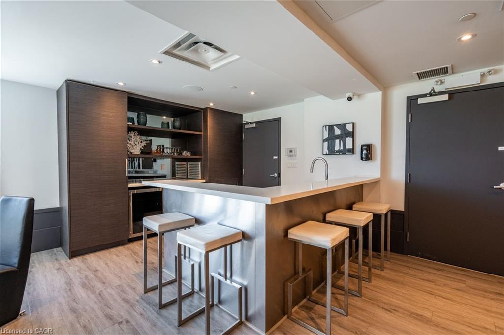 512-10 Concord Place, Grimsby, ON - Indoor