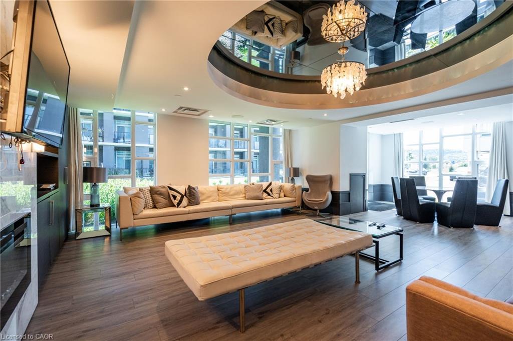 512-10 Concord Place, Grimsby, ON - Indoor Photo Showing Living Room