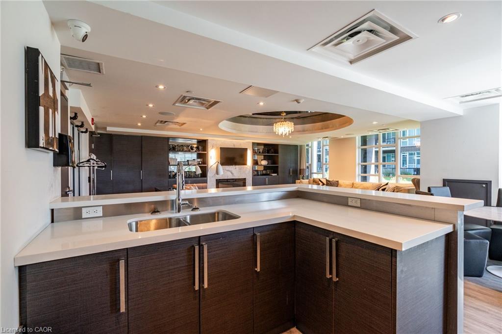 512-10 Concord Place, Grimsby, ON - Indoor Photo Showing Kitchen With Double Sink