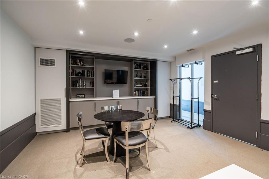 512-10 Concord Place, Grimsby, ON - Indoor