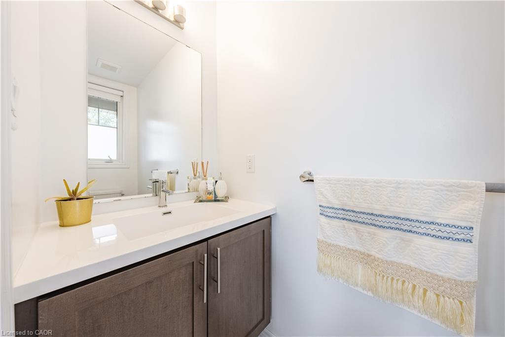 160-1890 Rymal Road E, Hamilton, ON - Indoor Photo Showing Bathroom