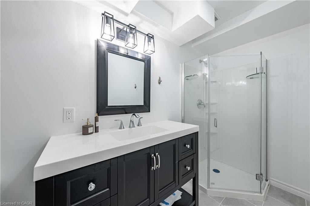 160-1890 Rymal Road E, Hamilton, ON - Indoor Photo Showing Bathroom