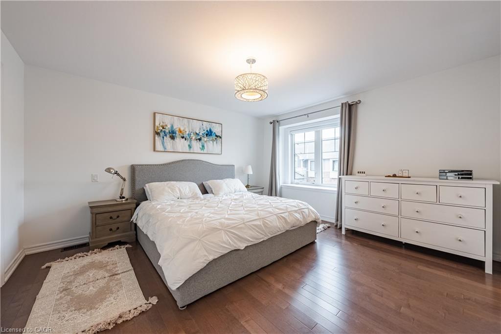 160-1890 Rymal Road E, Hamilton, ON - Indoor Photo Showing Bedroom