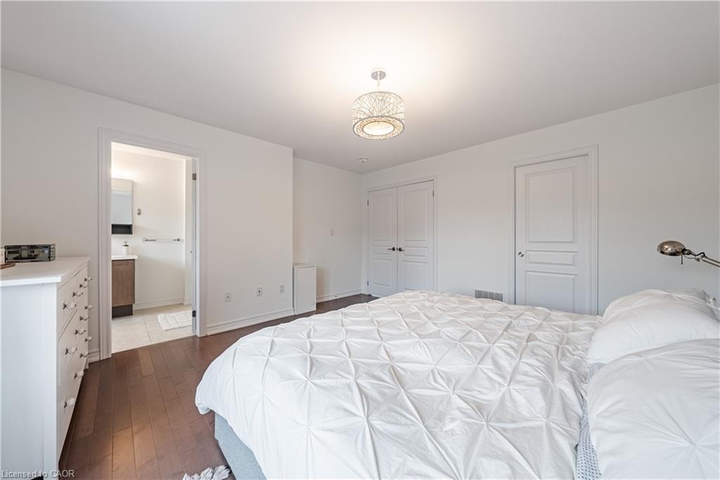 160-1890 Rymal Road E, Hamilton, ON - Indoor Photo Showing Bedroom