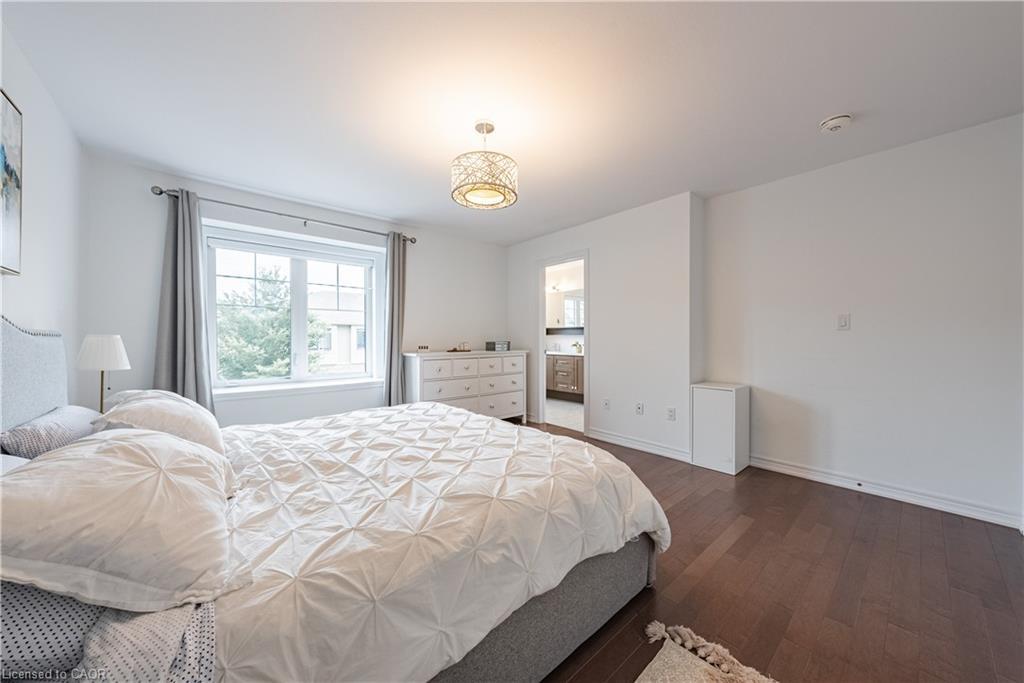 160-1890 Rymal Road E, Hamilton, ON - Indoor Photo Showing Bedroom