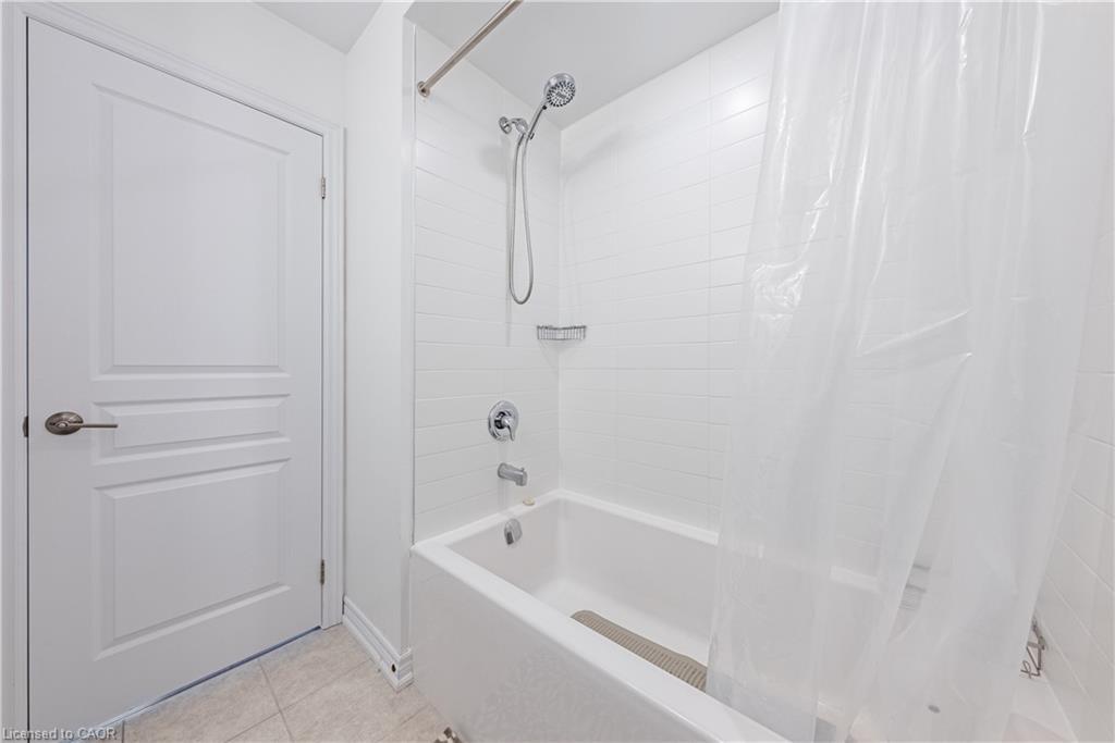 160-1890 Rymal Road E, Hamilton, ON - Indoor Photo Showing Bathroom