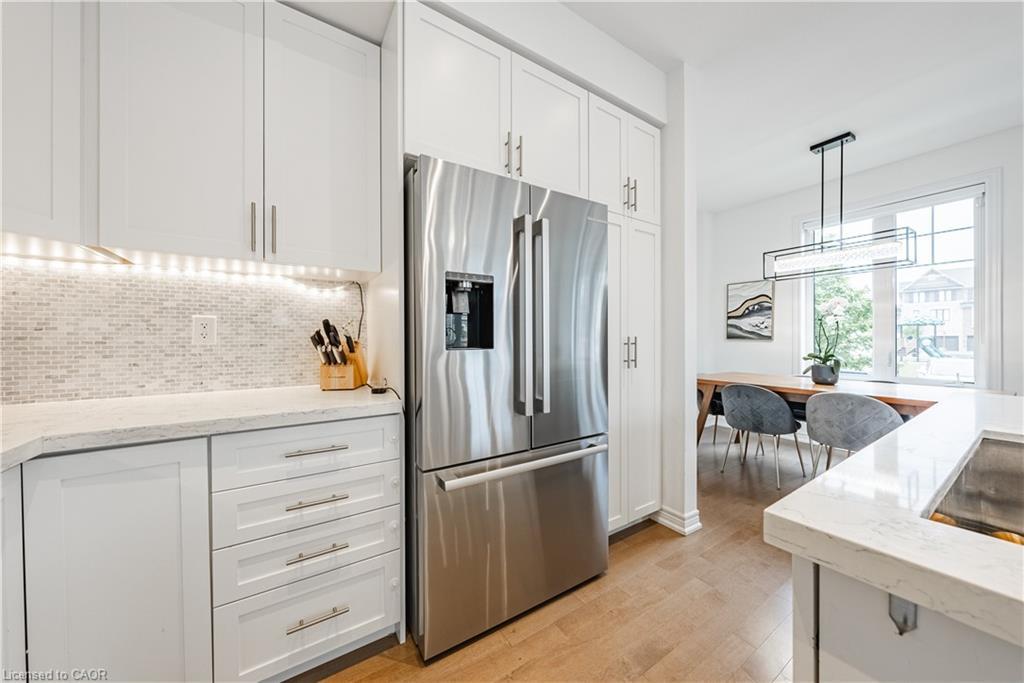 160-1890 Rymal Road E, Hamilton, ON - Indoor Photo Showing Kitchen