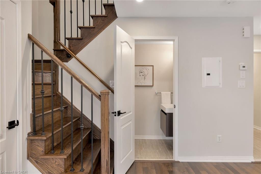 10-15 Hays Boulevard, Oakville, ON - Indoor Photo Showing Other Room