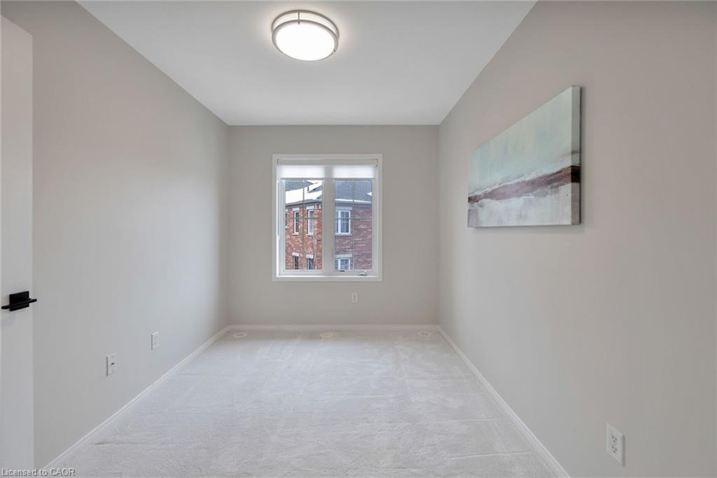 10-15 Hays Boulevard, Oakville, ON - Indoor Photo Showing Other Room