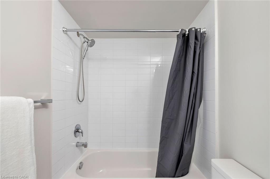 10-15 Hays Boulevard, Oakville, ON - Indoor Photo Showing Bathroom