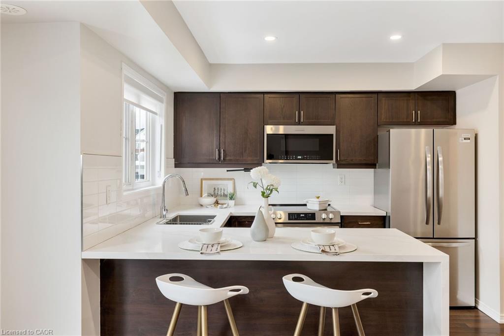 10-15 Hays Boulevard, Oakville, ON - Indoor Photo Showing Kitchen With Stainless Steel Kitchen