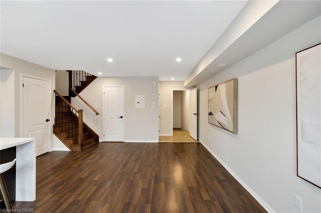 10-15 Hays Boulevard, Oakville, ON - Indoor Photo Showing Other Room