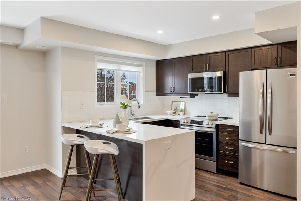 10-15 Hays Boulevard, Oakville, ON - Indoor Photo Showing Kitchen With Stainless Steel Kitchen With Upgraded Kitchen