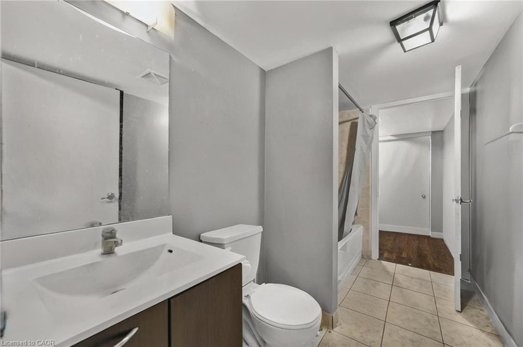 725-38 Joe Shuster Way, Toronto, ON - Indoor Photo Showing Bathroom