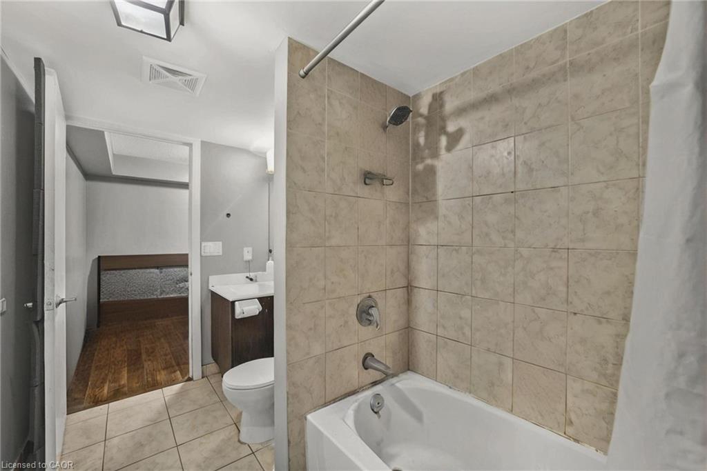 725-38 Joe Shuster Way, Toronto, ON - Indoor Photo Showing Bathroom