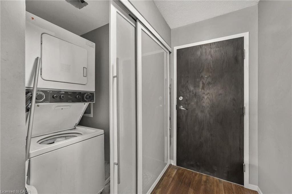 725-38 Joe Shuster Way, Toronto, ON - Indoor Photo Showing Laundry Room