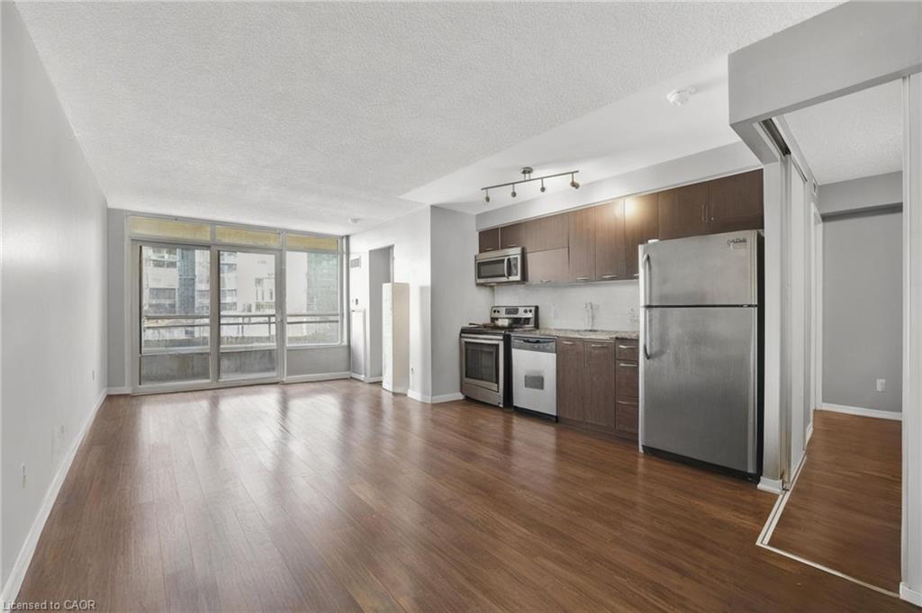 725-38 Joe Shuster Way, Toronto, ON - Indoor Photo Showing Kitchen With Stainless Steel Kitchen