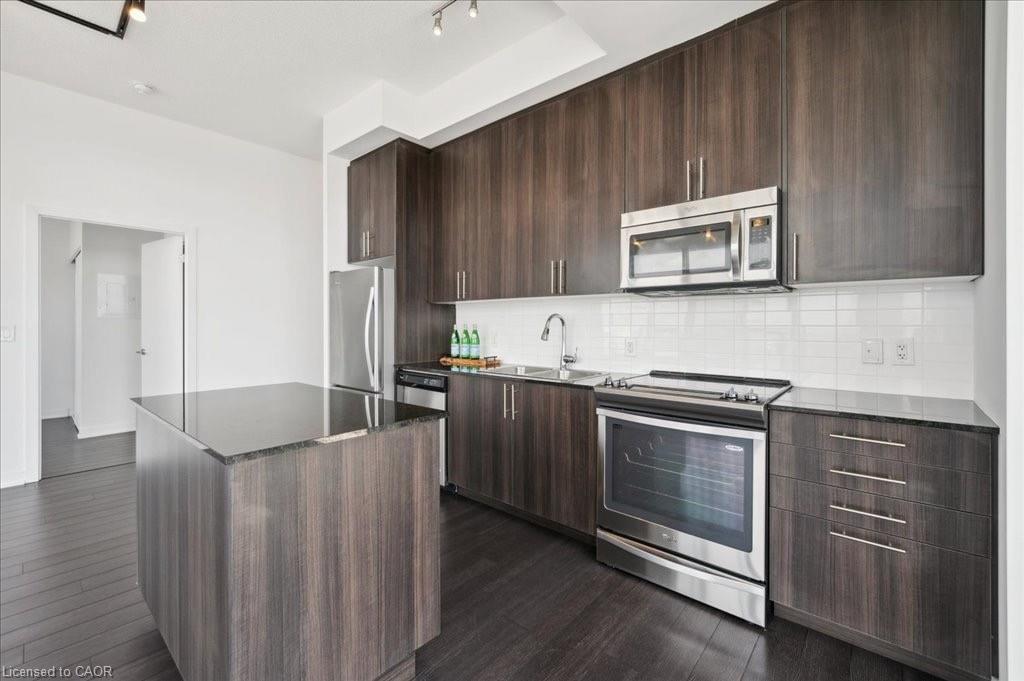 1702-85 Duke Street W, Kitchener, ON - Indoor Photo Showing Kitchen With Stainless Steel Kitchen With Upgraded Kitchen