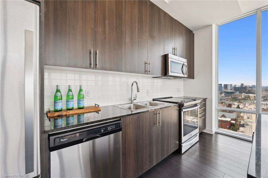 1702-85 Duke Street W, Kitchener, ON - Indoor Photo Showing Kitchen With Stainless Steel Kitchen With Double Sink With Upgraded Kitchen