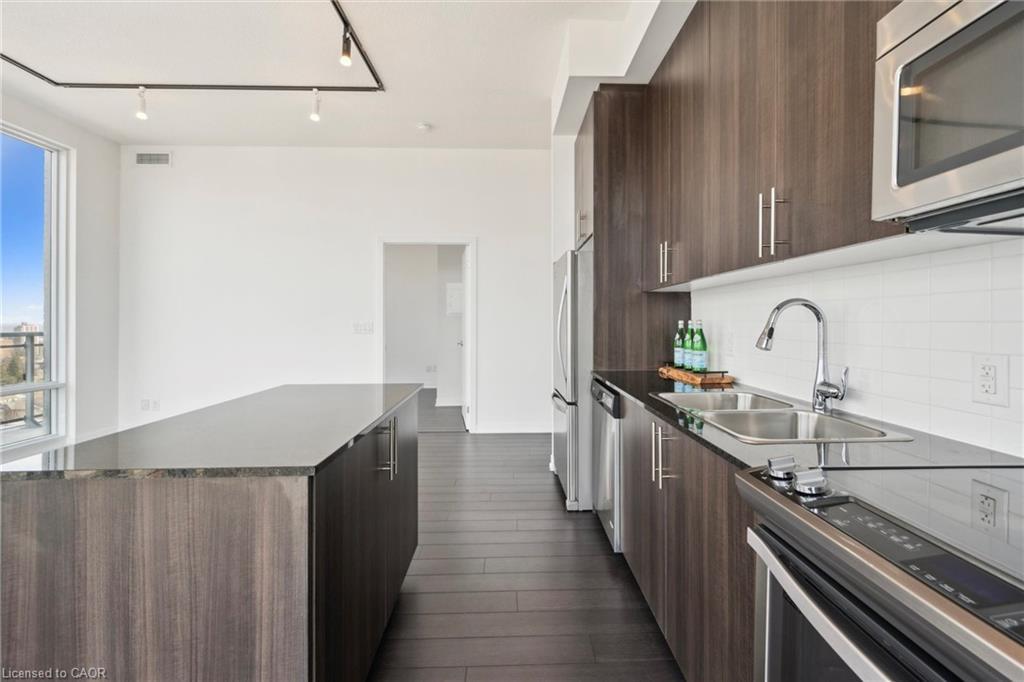 1702-85 Duke Street W, Kitchener, ON - Indoor Photo Showing Kitchen With Stainless Steel Kitchen With Double Sink With Upgraded Kitchen