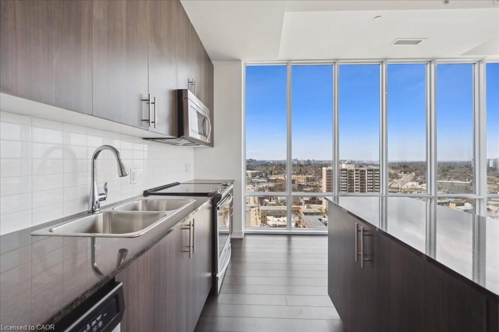 1702-85 Duke Street W, Kitchener, ON - Indoor Photo Showing Kitchen With Double Sink With Upgraded Kitchen