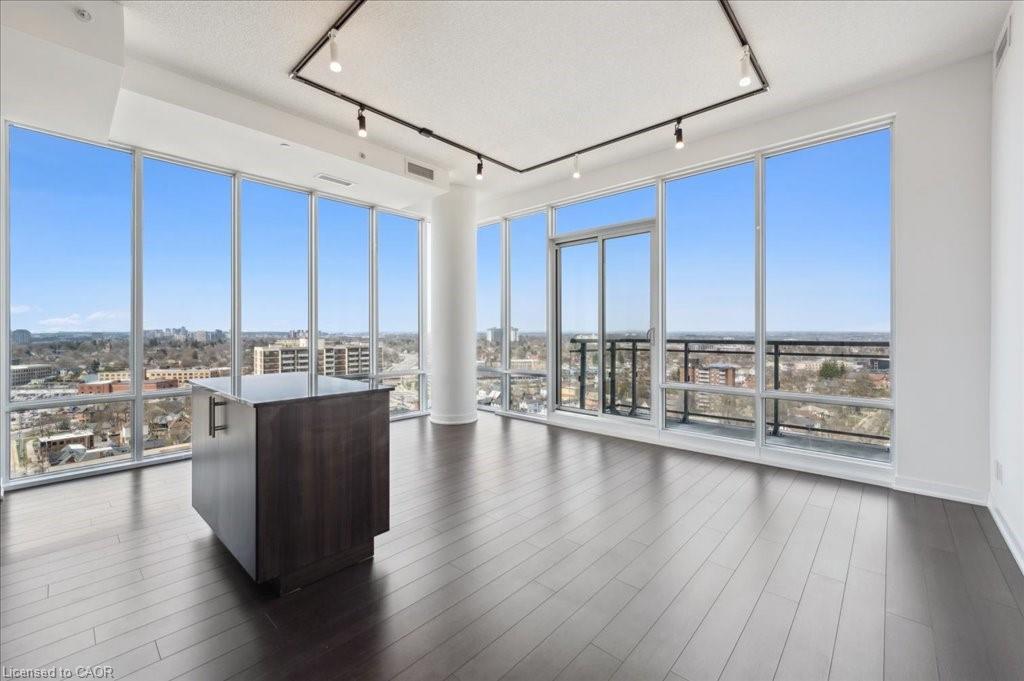 1702-85 Duke Street W, Kitchener, ON - Indoor Photo Showing Living Room