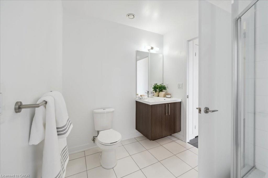 1702-85 Duke Street W, Kitchener, ON - Indoor Photo Showing Bathroom