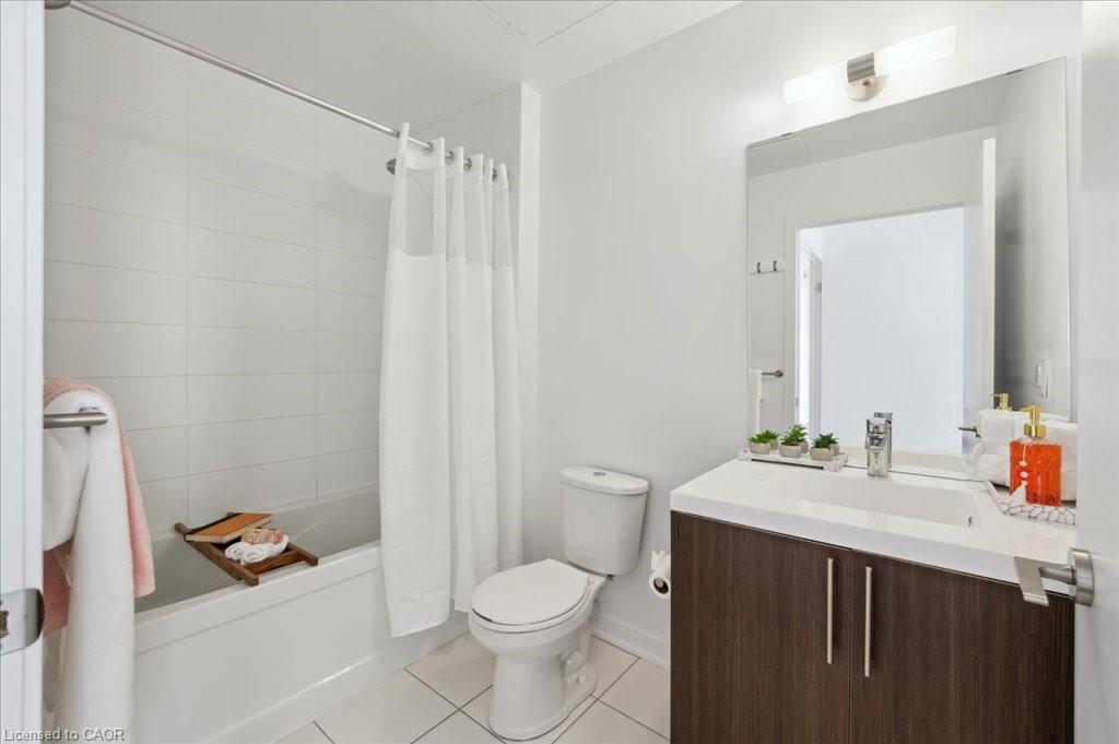 1702-85 Duke Street W, Kitchener, ON - Indoor Photo Showing Bathroom