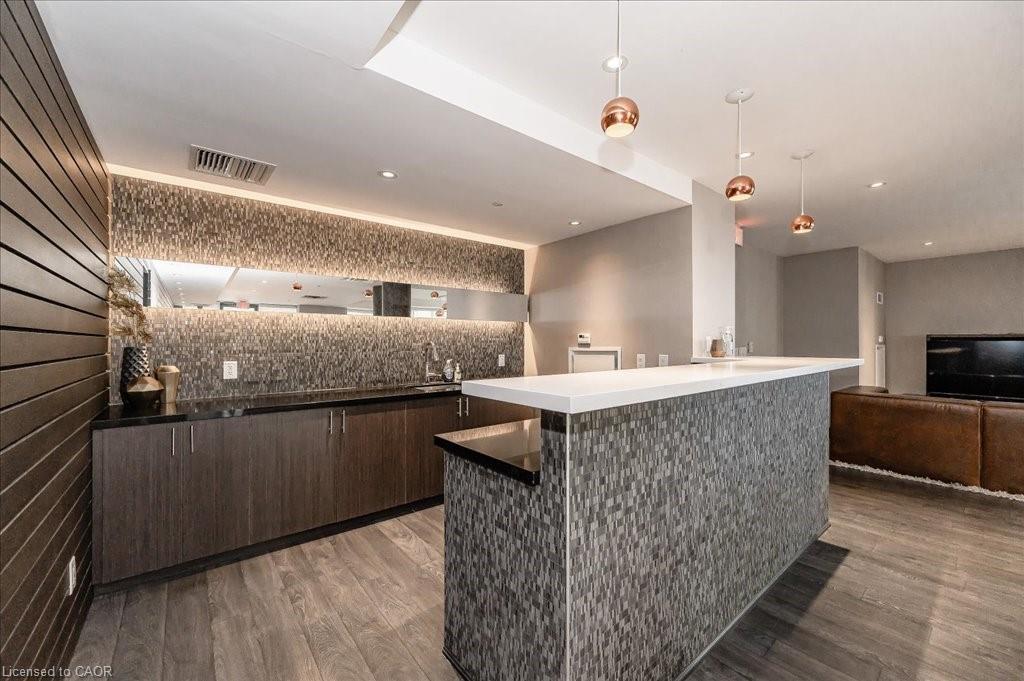 1702-85 Duke Street W, Kitchener, ON - Indoor