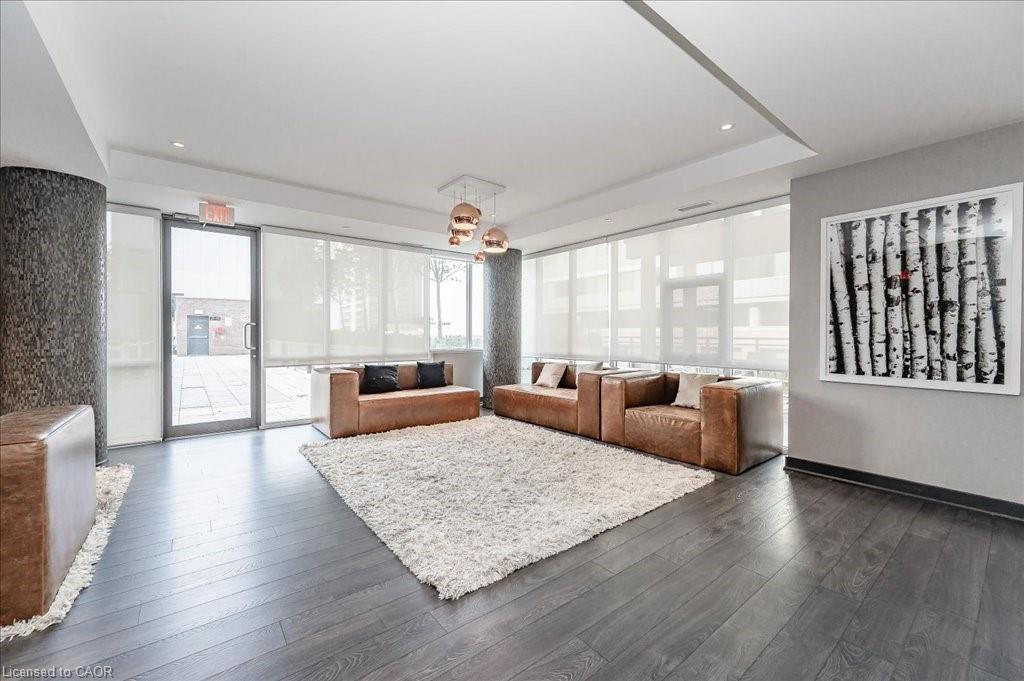 1702-85 Duke Street W, Kitchener, ON - Indoor Photo Showing Living Room