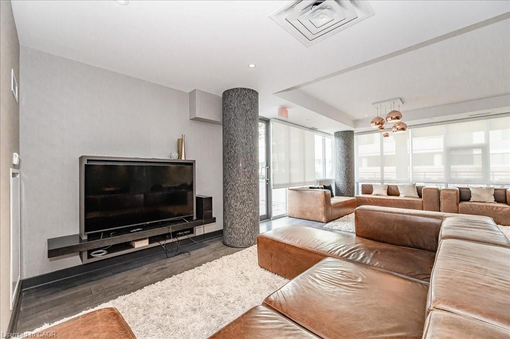 1702-85 Duke Street W, Kitchener, ON - Indoor Photo Showing Living Room