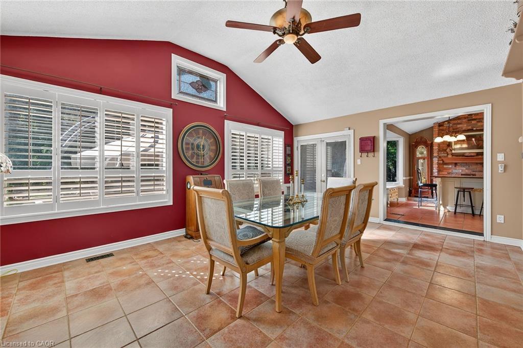 5590 Blind Line, Burlington, ON - Indoor Photo Showing Dining Room
