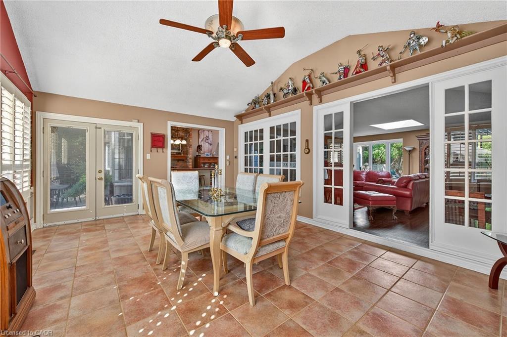 5590 Blind Line, Burlington, ON - Indoor Photo Showing Dining Room