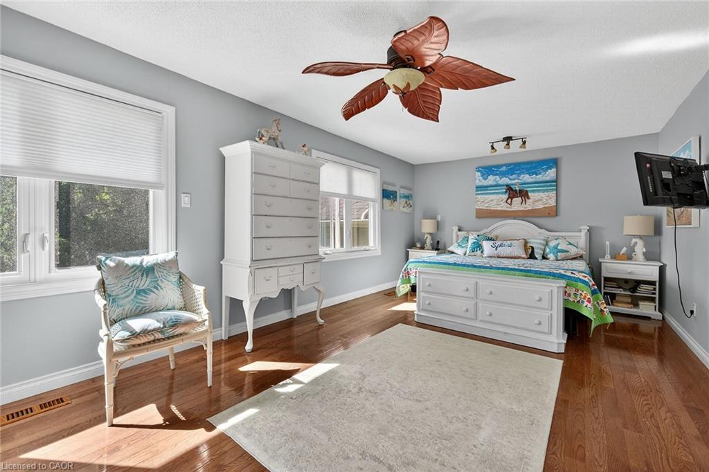 5590 Blind Line, Burlington, ON - Indoor Photo Showing Bedroom