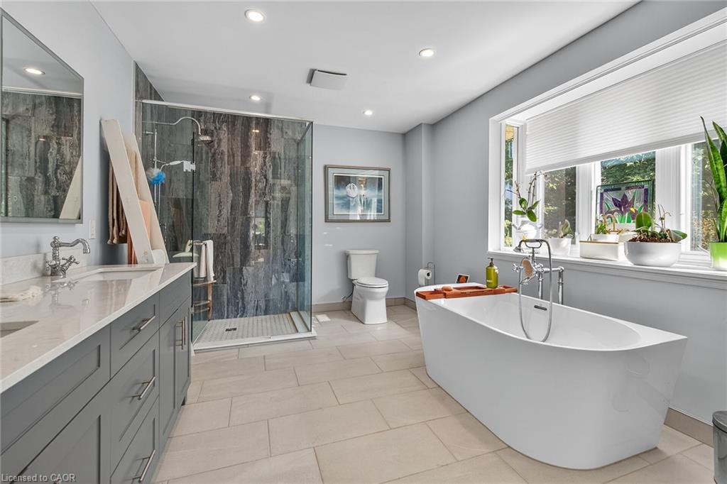 5590 Blind Line, Burlington, ON - Indoor Photo Showing Bathroom