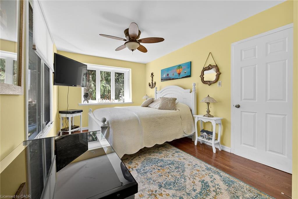 5590 Blind Line, Burlington, ON - Indoor Photo Showing Bedroom