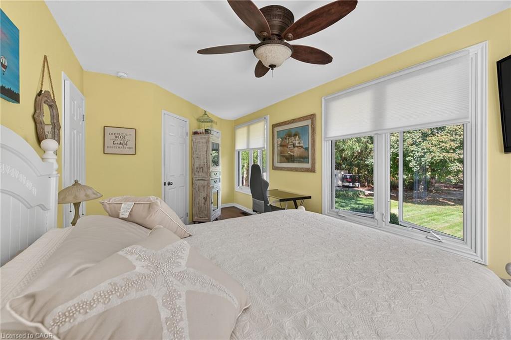 5590 Blind Line, Burlington, ON - Indoor Photo Showing Bedroom