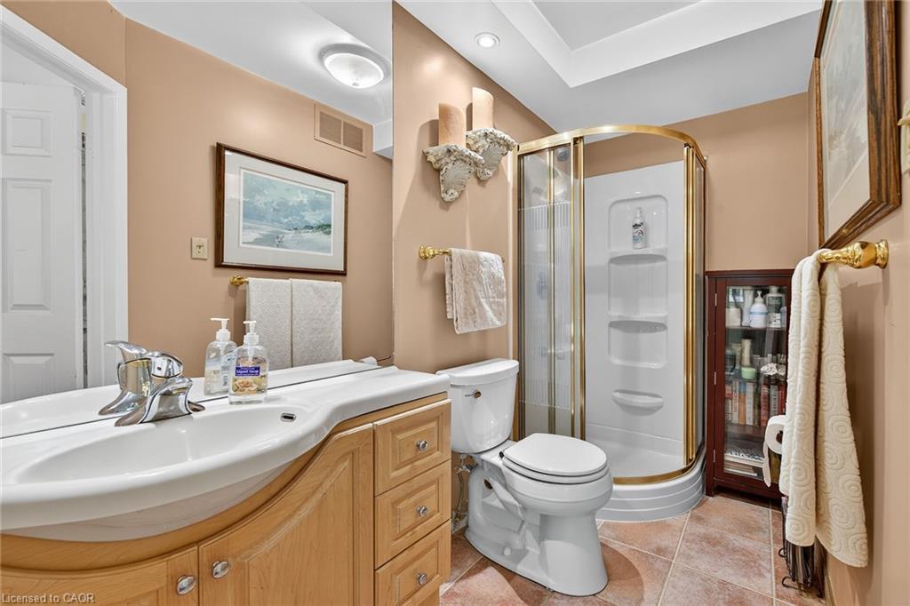 5590 Blind Line, Burlington, ON - Indoor Photo Showing Bathroom