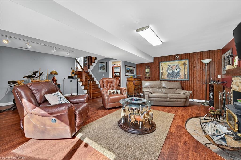5590 Blind Line, Burlington, ON - Indoor Photo Showing Living Room