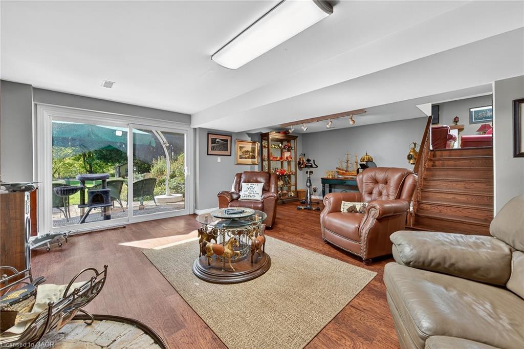 5590 Blind Line, Burlington, ON - Indoor Photo Showing Living Room