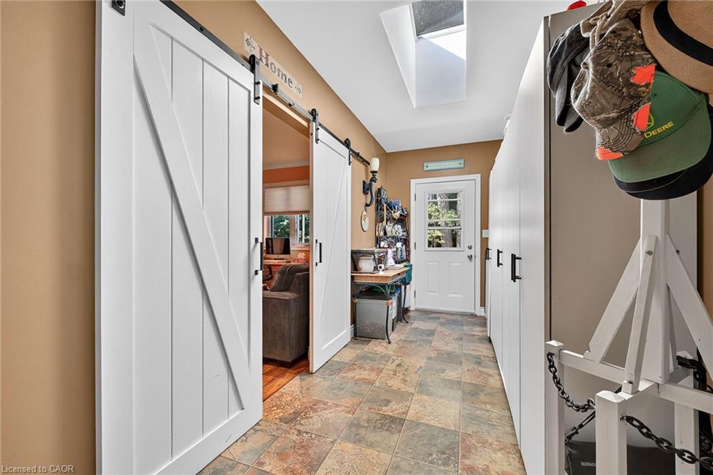 5590 Blind Line, Burlington, ON - Indoor Photo Showing Other Room